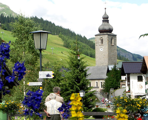 Lechbild Kirche Sommer